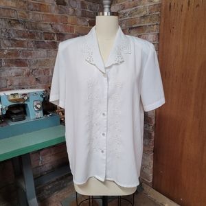 Vintage white embroidered collared blouse Medium